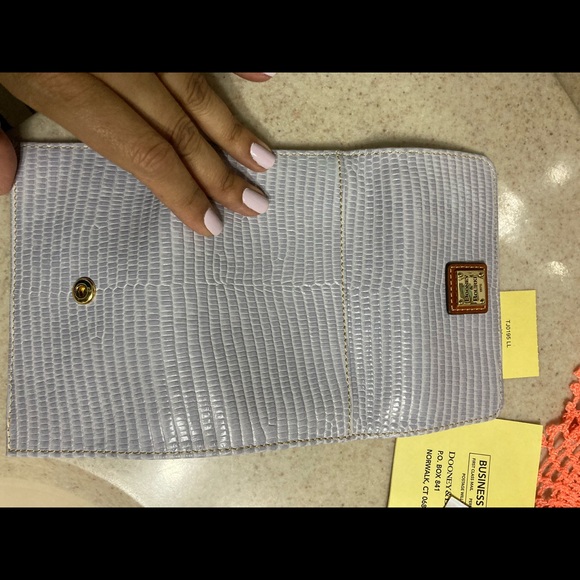 Dooney and bourke wallet - Picture 3 of 8